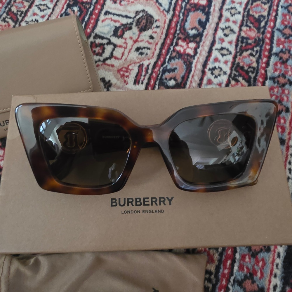Burberry Daisy Sunglasses Polarized Made in Italy
